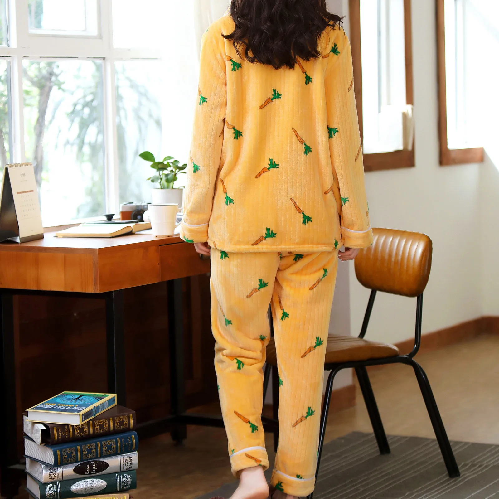 

Ladies Autumn Winter New Coral Fleece Suit Cartoon Print Pajamas Cute Ladies Loose Comfortable High Quality Soft Home Service