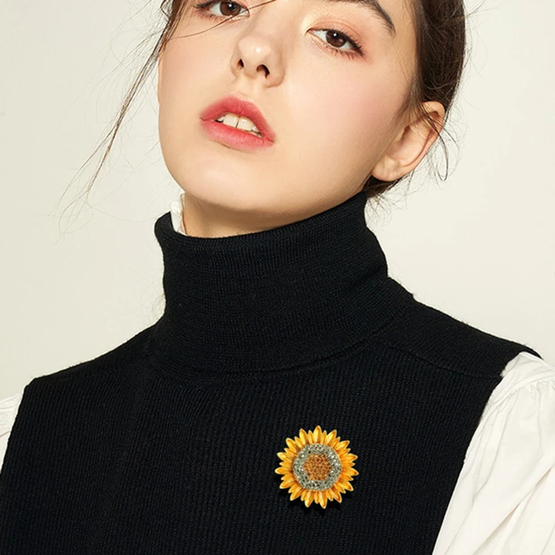 

New Creative Gold Metal Flowers Brooch Coat Girl Plant Flower Sunflower Rhinestone Pin Accessory Brooches Holiday Gift