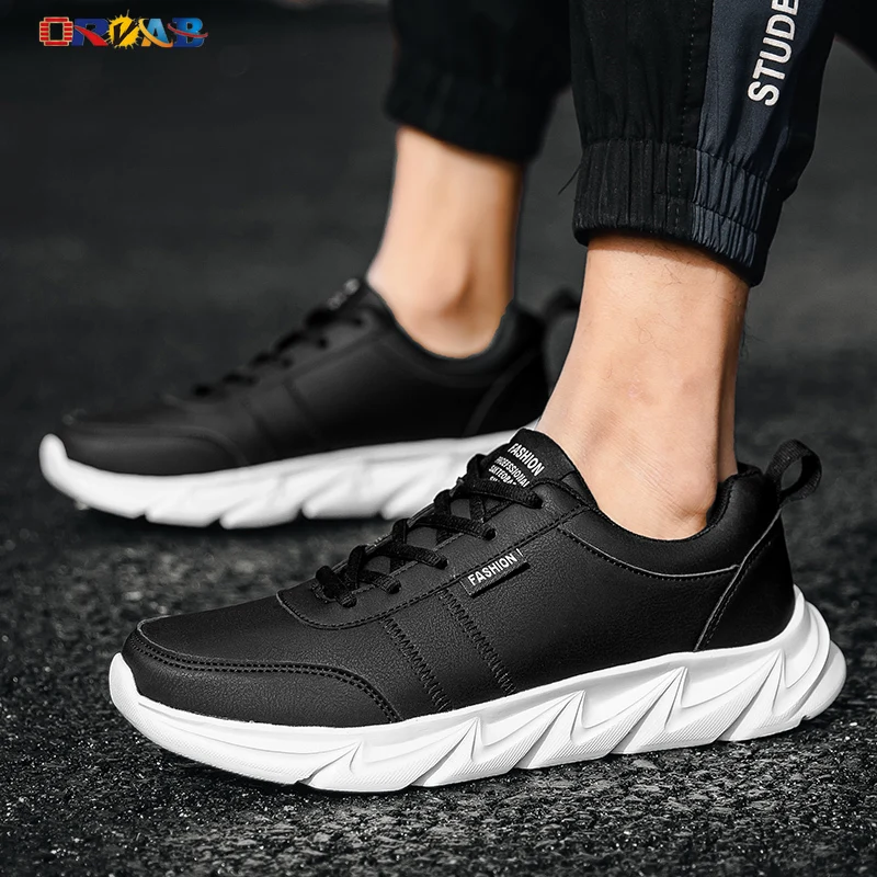 

Кроссовки мужские из искусственной кожи, легкие, повседневная обувь, подошва с лезвиями, черные, красные, большие размеры 39-47, весна-лето