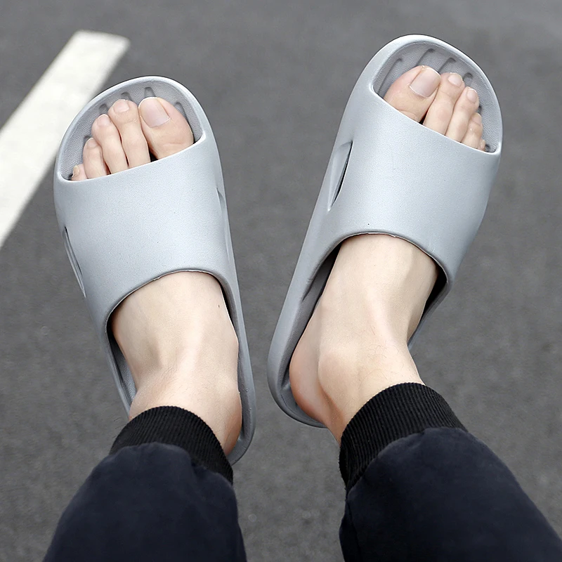 

2021 New Men Slippers Leaking Hollow Sole Pure Color Beach Swimming Resort Pool Bathroom Non-slip Summer Home Shoes Men Shoes