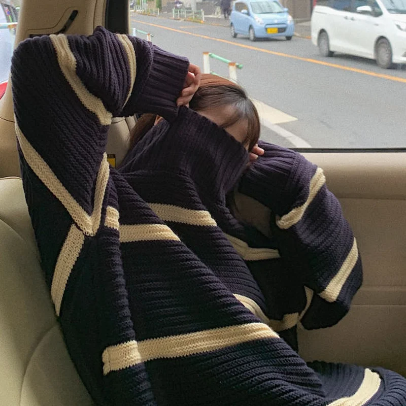 Свитер женский с высоким воротником утепленный мешковатый в Корейском стиле