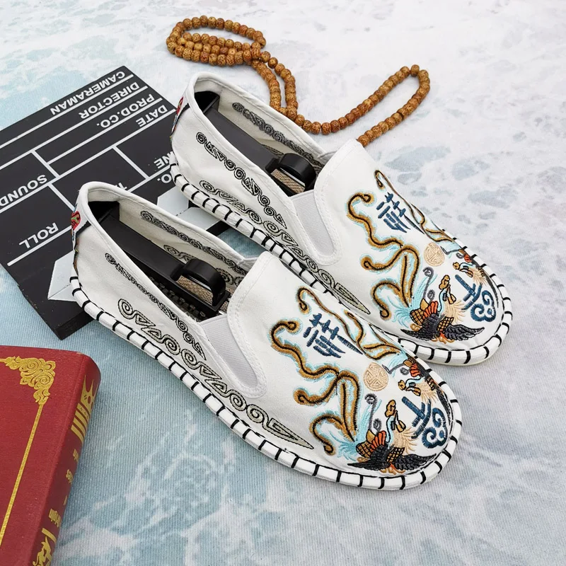 Cute Dog Slip on Flats Shoes Women Breathable Casual Women's Loafers Shoes Flower Chinese Embroidered Shoes White Mujer Pisos