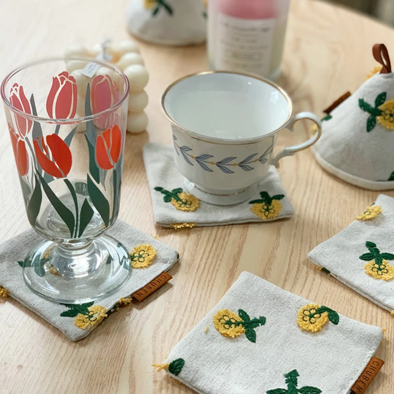 9 * 9cm Japanese Style Simple Coaster Three-dimensional Daisy Flower Cup Pad Home Decoration