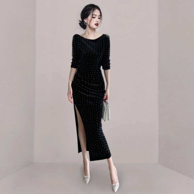 

Высококачественное Доступное роскошное нишевое черное платье, женское темпераментное бархатное платье в стиле богини на осень и зиму, в ст...