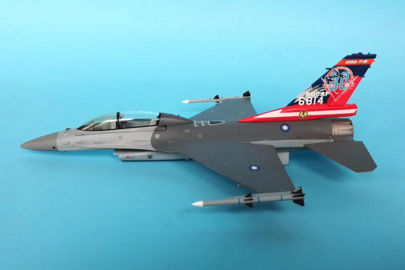 JC Крылья F16-B бои Сокол тайваньские ВВС 1/72 литья под давлением модель самолета |