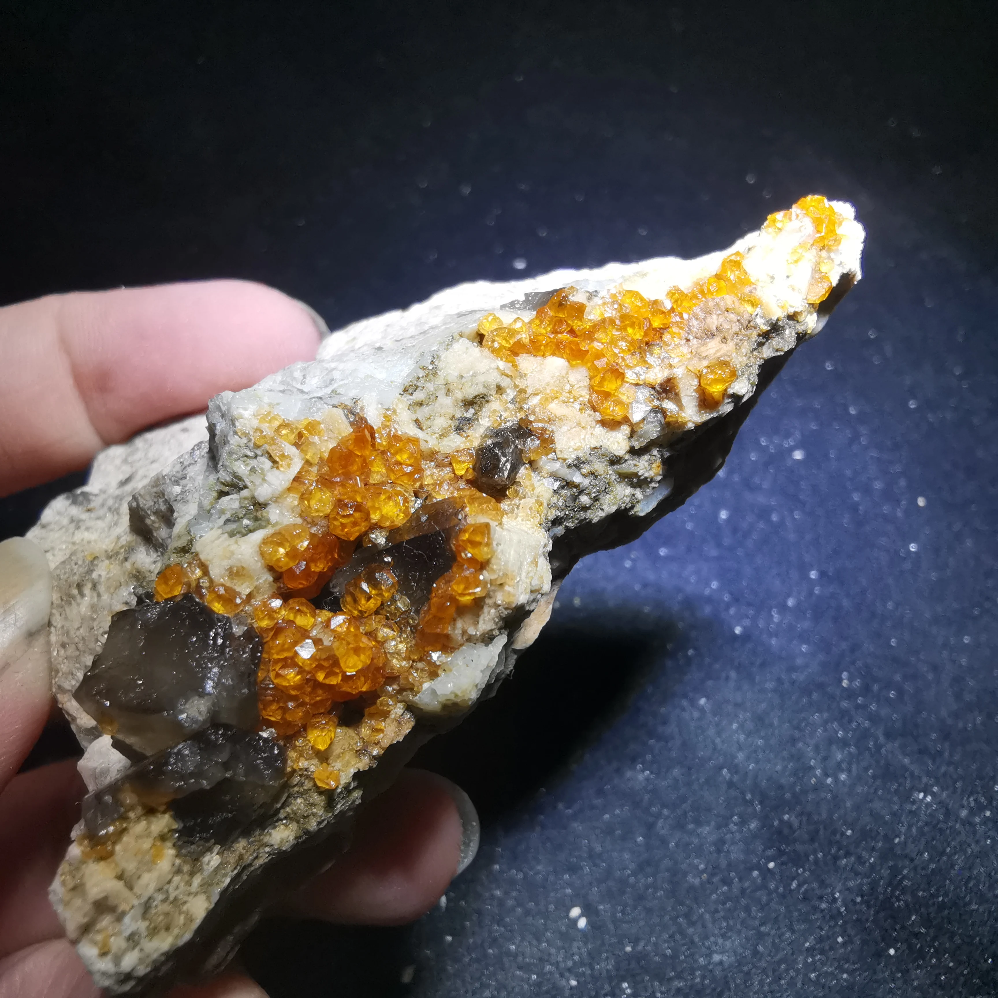 

82.8g.Rare natural garnet crystal hexagonal point feldspar mica brass multi mineral crystal symbiotic halo energy healing