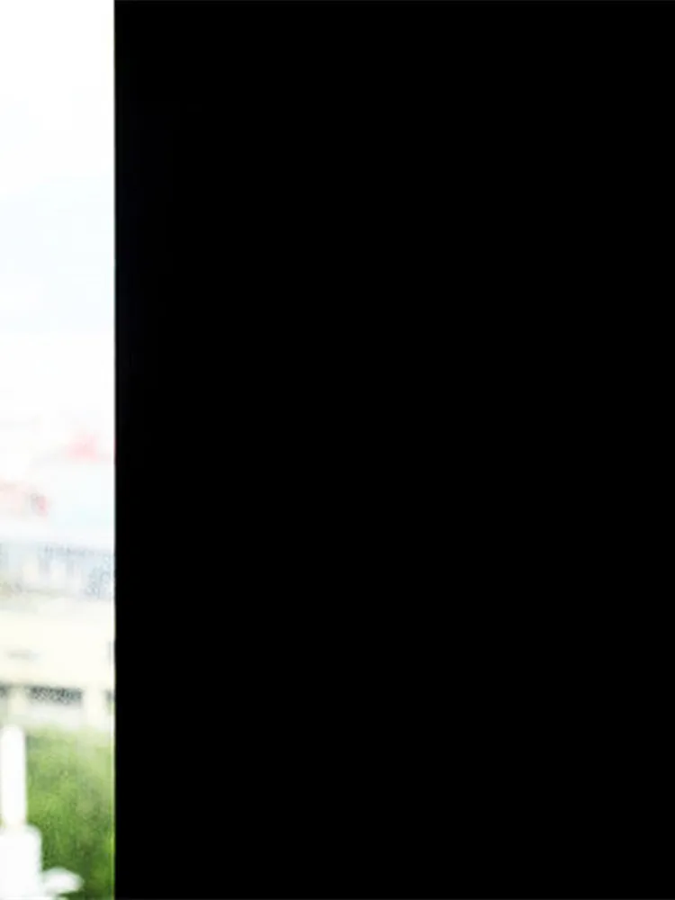 Черная непрозрачная самоклеящаяся стеклянная пленка на окна для спальни балкона