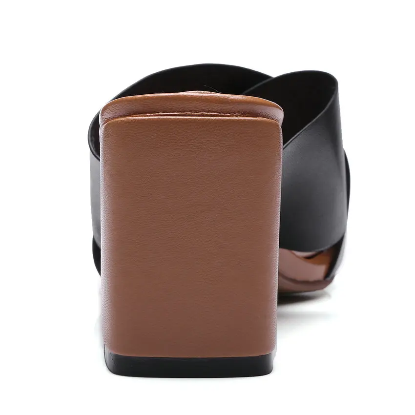 Женские босоножки из натуральной кожи QUTAA черные на высоком устойчивом каблуке с