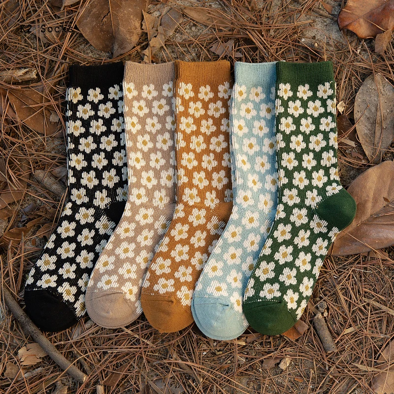 

Winter Autumn Warmer Knitted Flower Female Long Socks Cotton Harajuku Fashion High Quality Chrysanthemum Soft Retro Women Socks