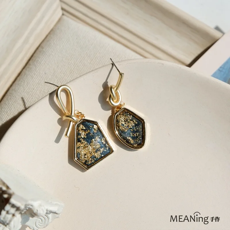 

Серьги-гвоздики в китайском стиле