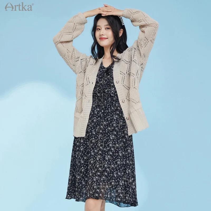 Женский вязаный кардиган ARTKA WB22012C свободный свитер с V-образным вырезом и