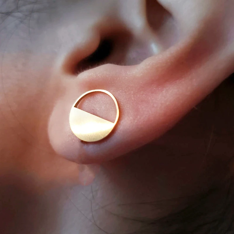 Женские полукруглые полые серьги-гвоздики подарочные минималистичные