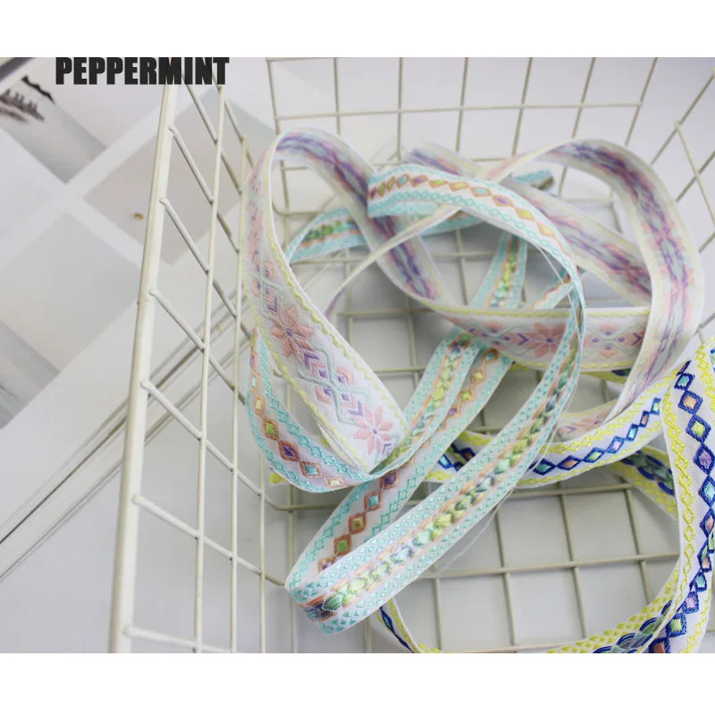 Лента с цветочной вышивкой 2 ярда | Дом и сад