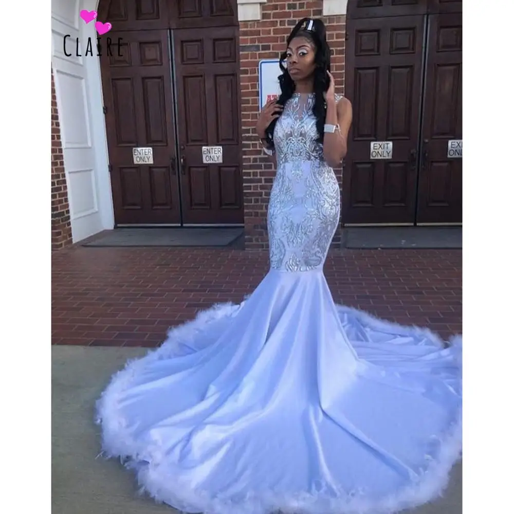 Женское вечернее платье с перьями белое длинное прозрачное для выпускного