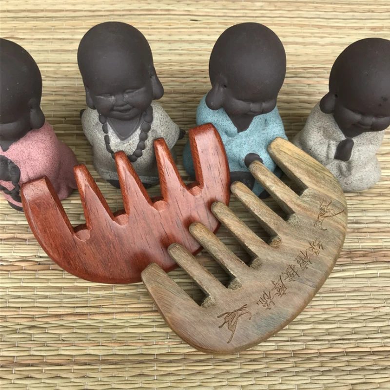 

Vietnamese mahogany comb head massage comb five teeth wide tooth massage scalp solid wood scraping comb green sandalwood comb
