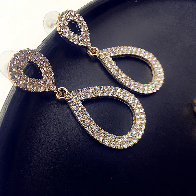 

S925-pin super flash fashion geometric earrings are exquisite and elegant wedding accessories or bridesmaid earrings