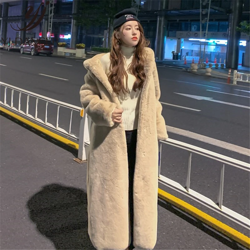 Женская зимняя куртка с капюшоном длинным рукавом и искусственным мехом | одежда