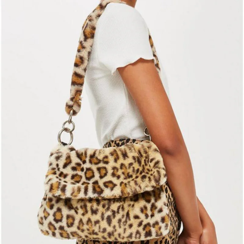 

Меховая сумка с животным принтом, леопардовая женская зимняя теплая сумка через плечо от известного бренда, вместительный клатч через плеч...