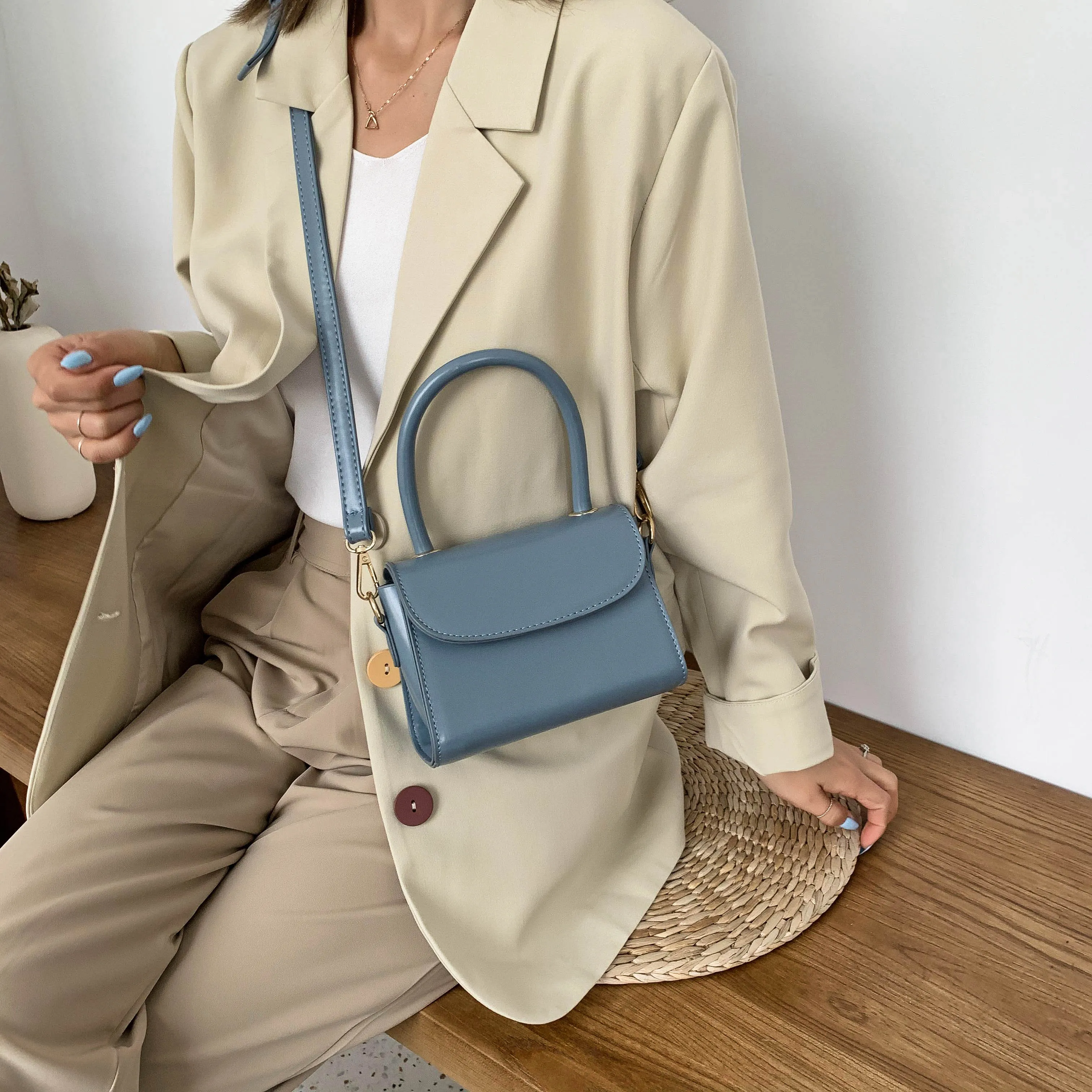 Маленькая сумка-Кроссбоди из искусственной кожи для женщин 2020 летние однотонные