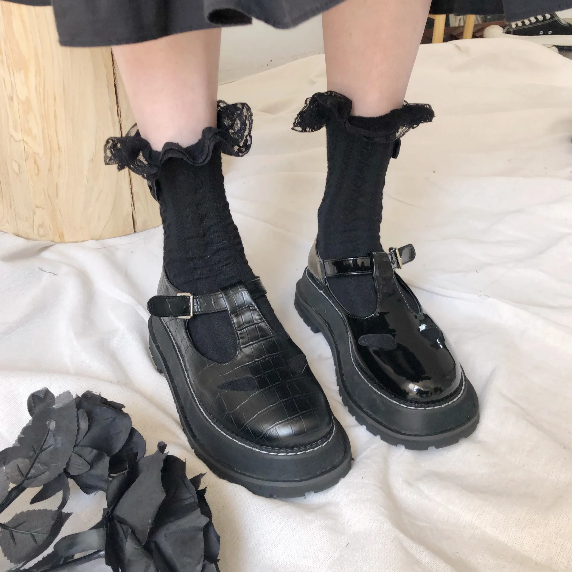 

Kawaii Women Socks Black White Lace Frilly Socks Lolita Girls Dress Wear Summer Ruffle Ankle Sock Cotton