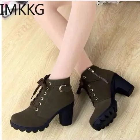 Женские ботинки на высоком каблуке однотонные толстой подошве со шнуровкой в