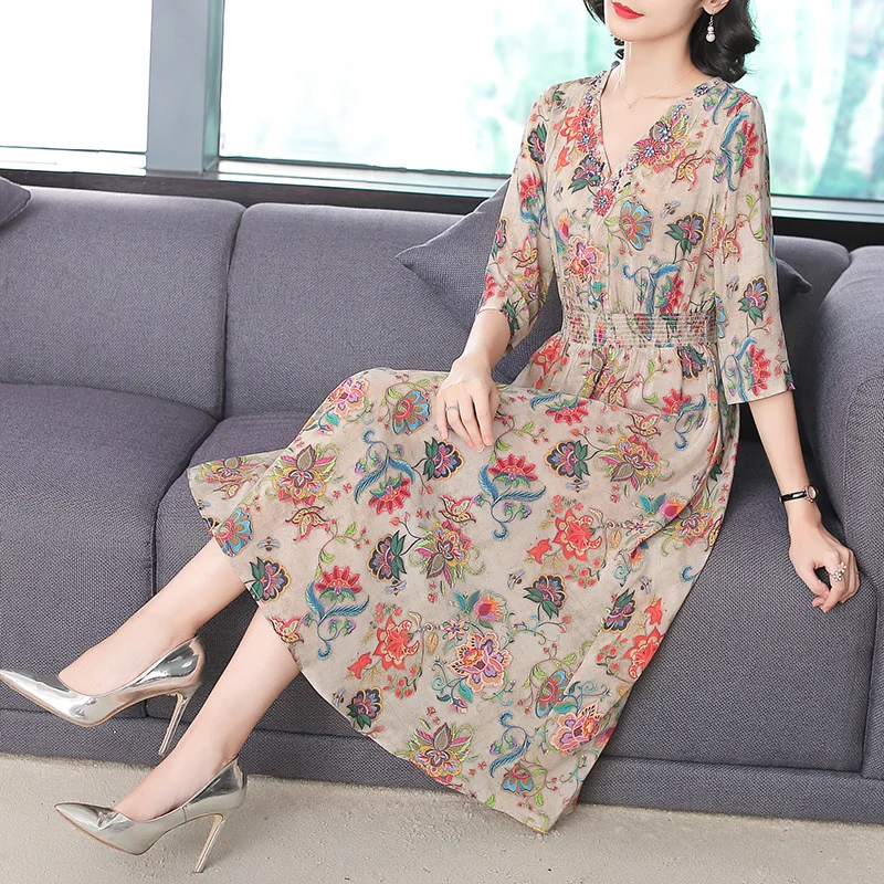 Женское шелковое платье элегантное облегающее средней длины с цветочным принтом