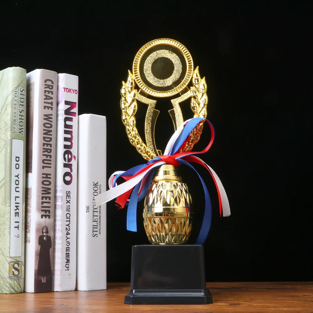 

24cm Golden Creative Design Award Trophy Reward Prizes Decor Competition Sport Gift Awards Trophy with Black Base for Ce