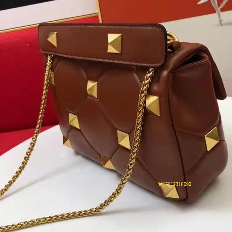 

2021 new fashion designer handbags, women's high-quality leather shoulder bags, luxury rivet fashion handbags two sizes