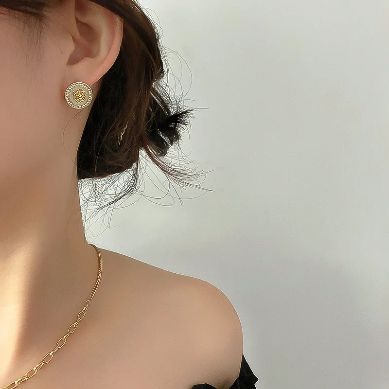 

SNCSDK 2020 new Camellia Women Necklace Round Pendant Brand Clavicle Chain fashion creative Design temperament Necklace jewelry
