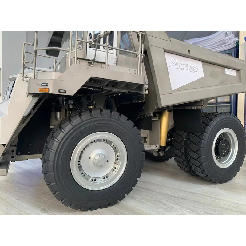 Рисунок 6 - Металлический самосвал LESU R110E