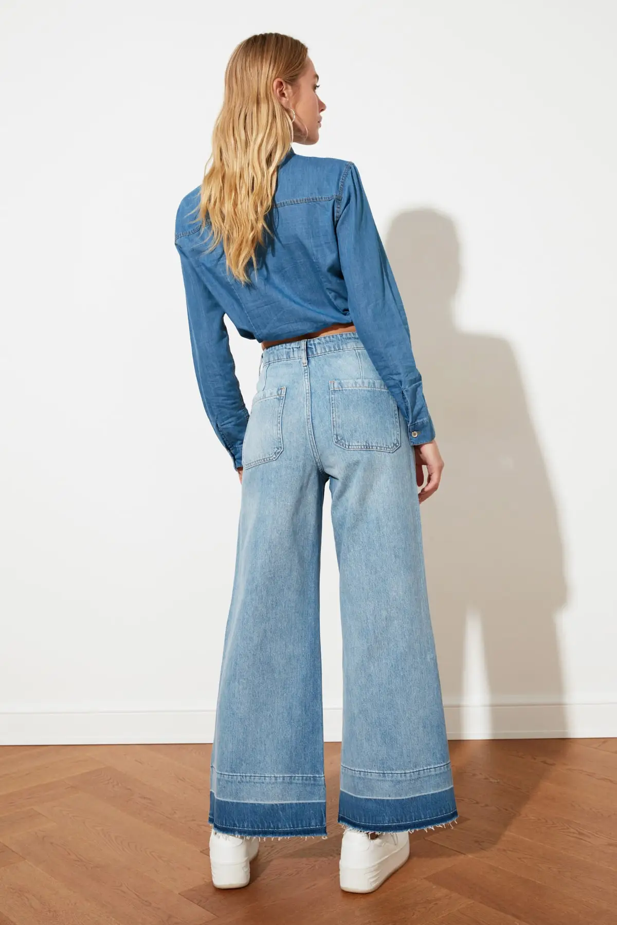 

Trendyol Trotting Detailed High Bel Wide LEg Jeans TWOSS21JE0357