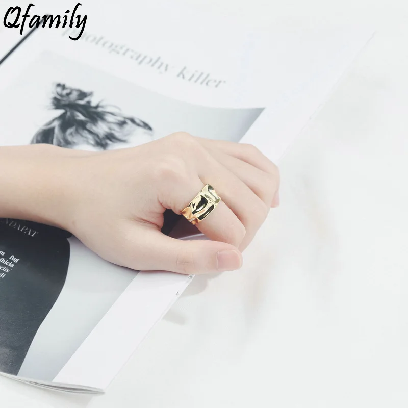 Женская серебряная вогнутая выпуклая Ширина Искусственная поверхность Открытое