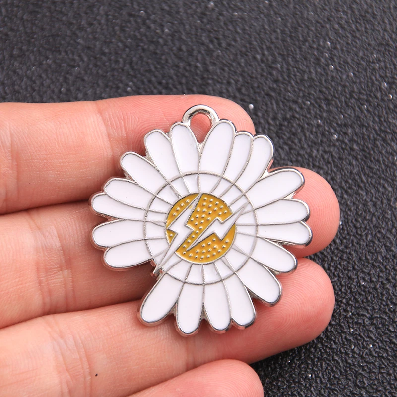 

2pcs 36*39mm White Daisy 2 Color Style Charms Alloy Metal Drop Oil Sun Flower For DIY Necklace Jewelry Making
