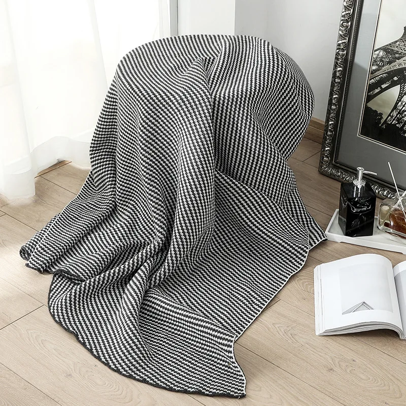 

European Modern Simple Style Sofa Blanket Office Nap Blanket Wool Small Blanket Thickened Knitted Blanket Quilt In Winter