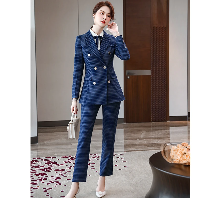 Женский деловой костюм двубортный Блейзер темно синий и бежевый клетчатый