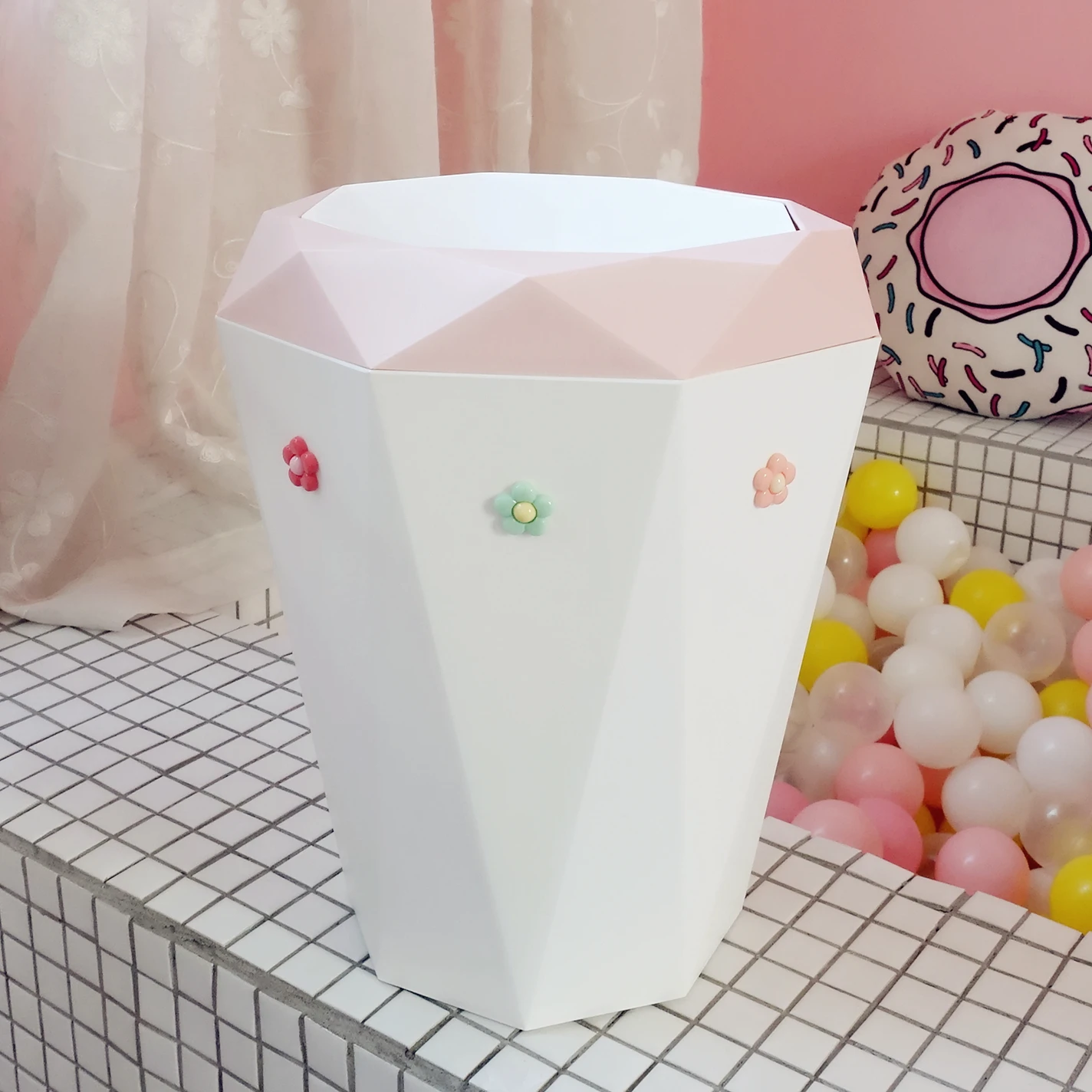 

Small Portable Waste Bin Nordic Style Kitchen Home Garbage Trash Can Large Cestino Spazzatura White Bathroom Trash Can EA6LJT