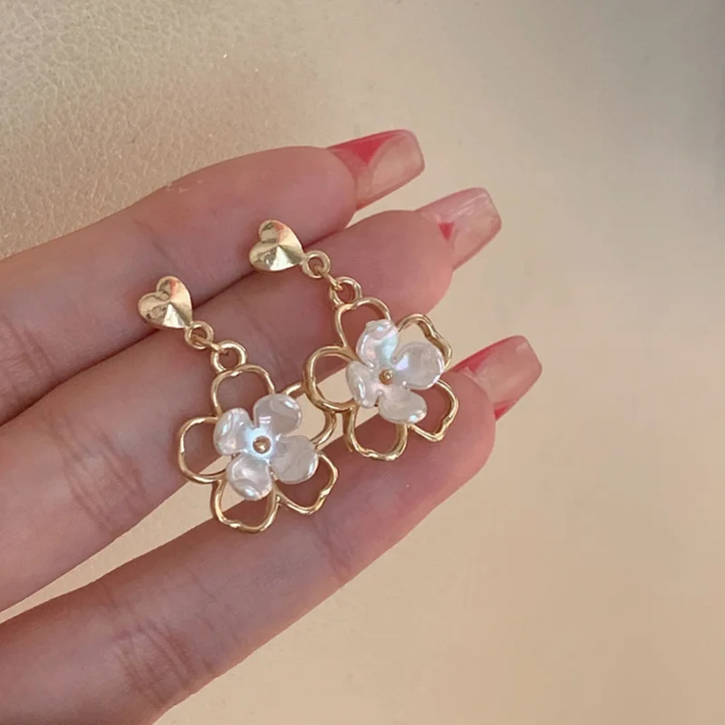 

Korean small daisy earrings female wild high-end earrings exquisite forest earrings cute earrings wholesale drop earrings