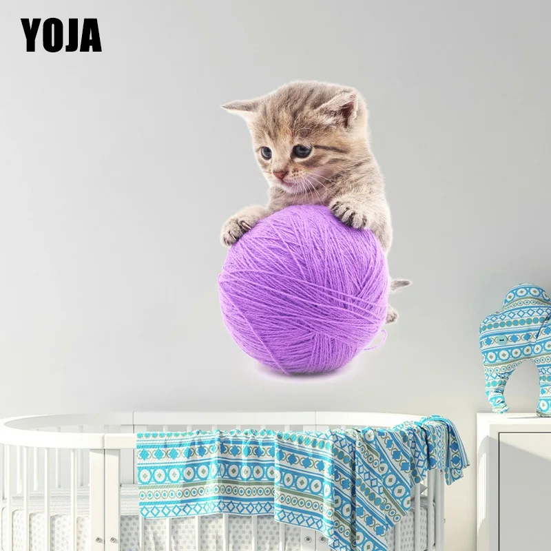 YOJA 35 × 56,7 см, Кошка играет с шариком из пряжи, милые животные, наклейки на стену, модное украшение для дома комнаты 8WS0217