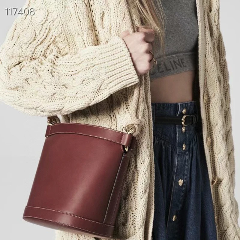 

2021 Новая высококачественная кожаная сумка-ведро, модная брендовая сумка, дикая сумка через плечо, простая сумка-мессенджер, модная сумка, же...
