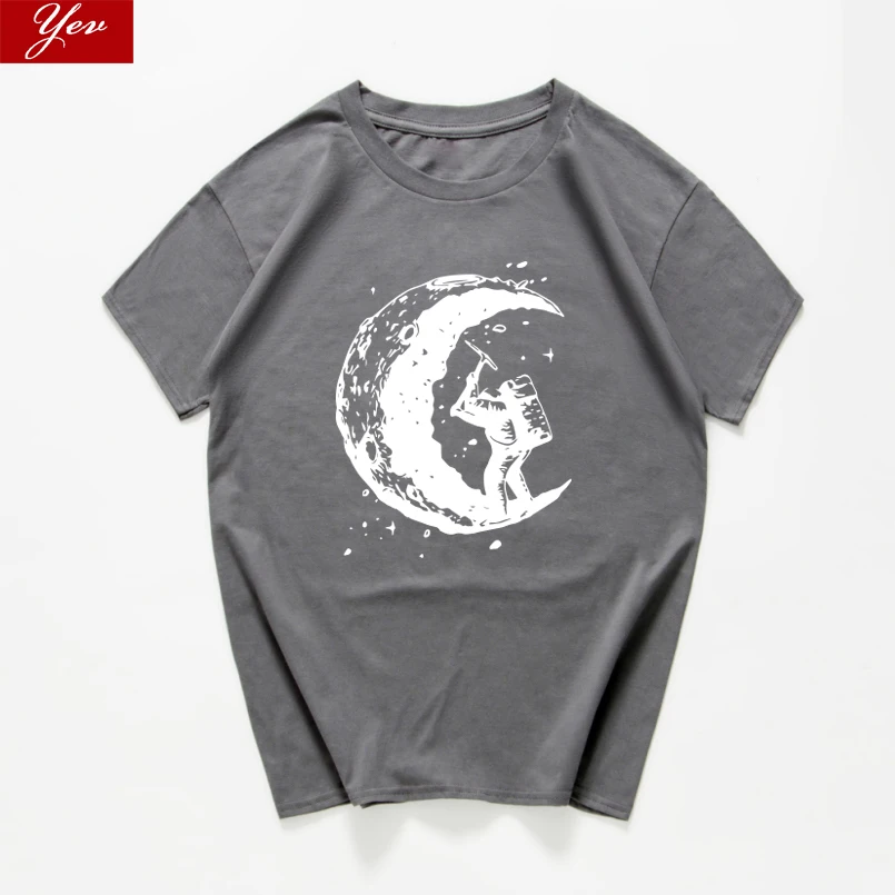

digging the moon Sarcastic Graphic novelty funny t-shirt women loose streetwear Astronaut new tops women cotton women clothing