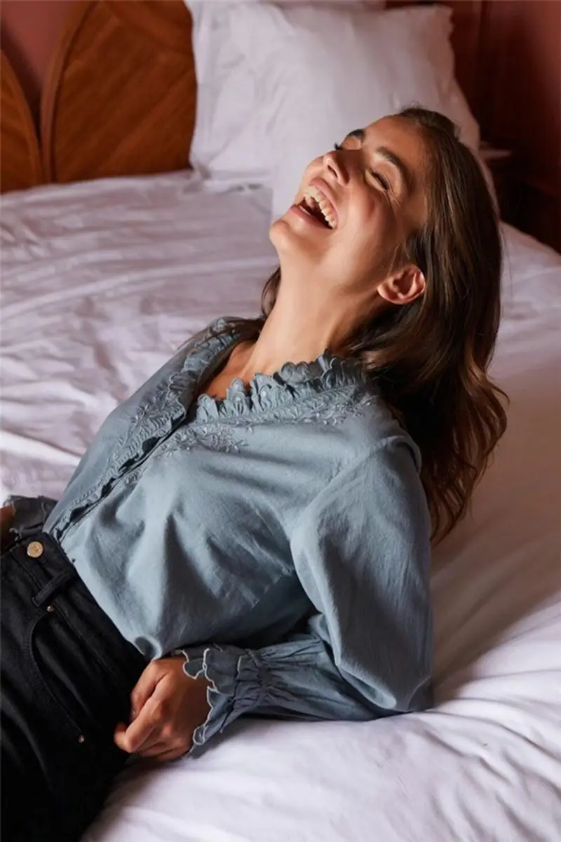 

2022 New Women Cotton V-neck Cotton Shirt With Embroidery Ladies Elegance Fashion Blouse