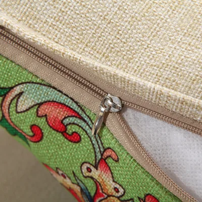 Наволочка в стиле бохо ретро с абстрактным геометрическим орнаментом