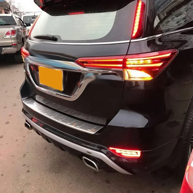 

For Toyota Fortuner 2016-2019 LED Rear Bumper Fog Light with Turn Signal Brake Light Reflector Lamp Night Driving Lights