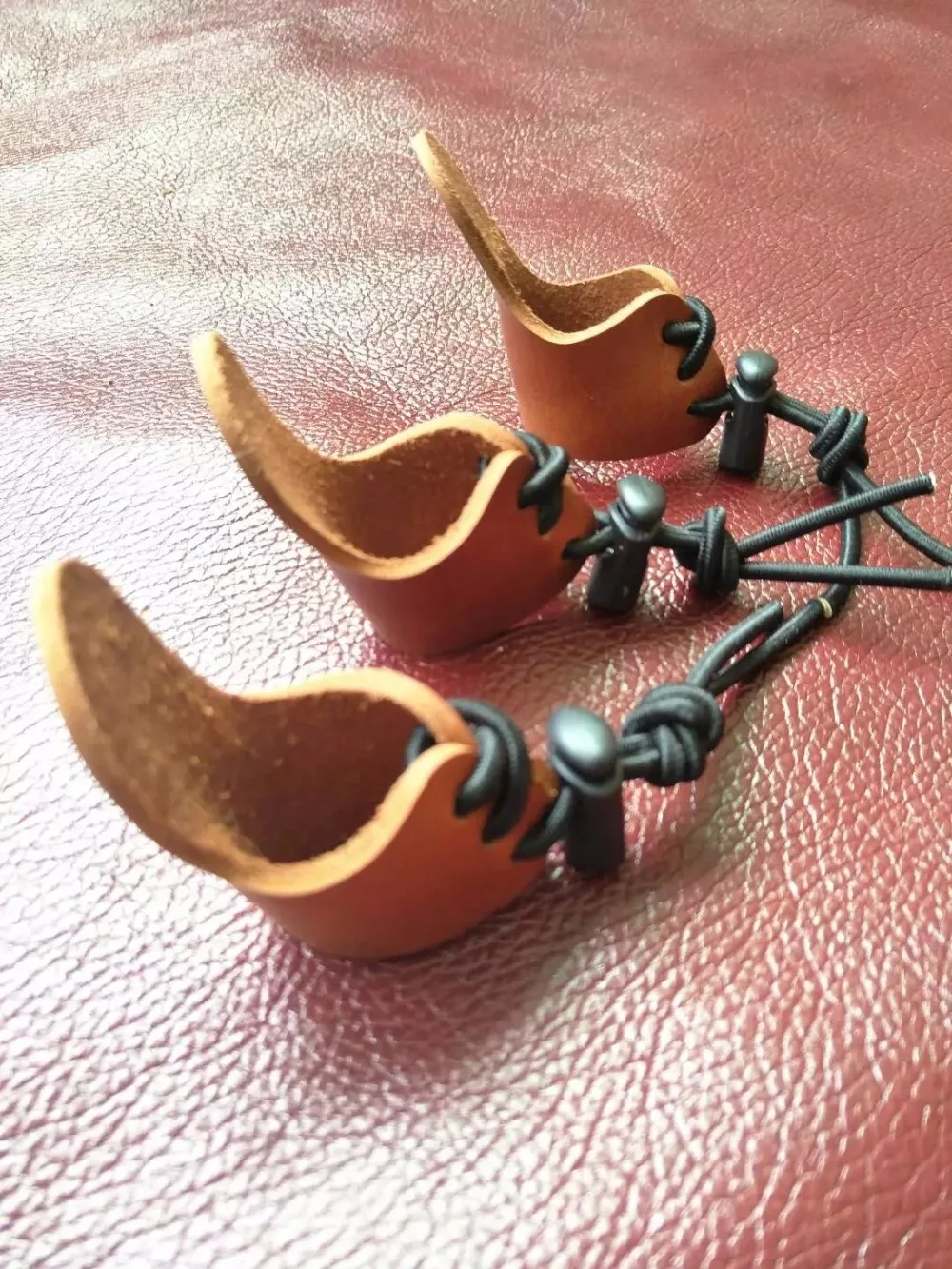 Черная/коричневая защита на один палец из чистой коровьей кожи для монгольского