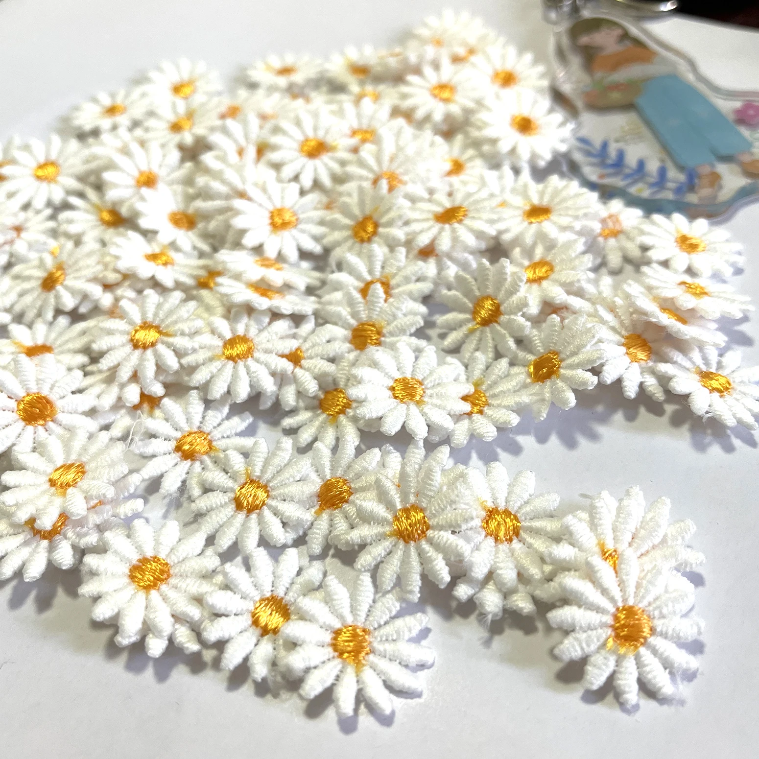 AHYONNIEX 100pcs Mini Daisies Flower Patches Embroidery Sticker Sew on Parch for Clothing Applique DIY Clothes Stickers