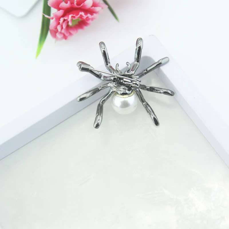 Брошь в виде маленького животного ретро-стиле чёрная простая восьминогая стразы