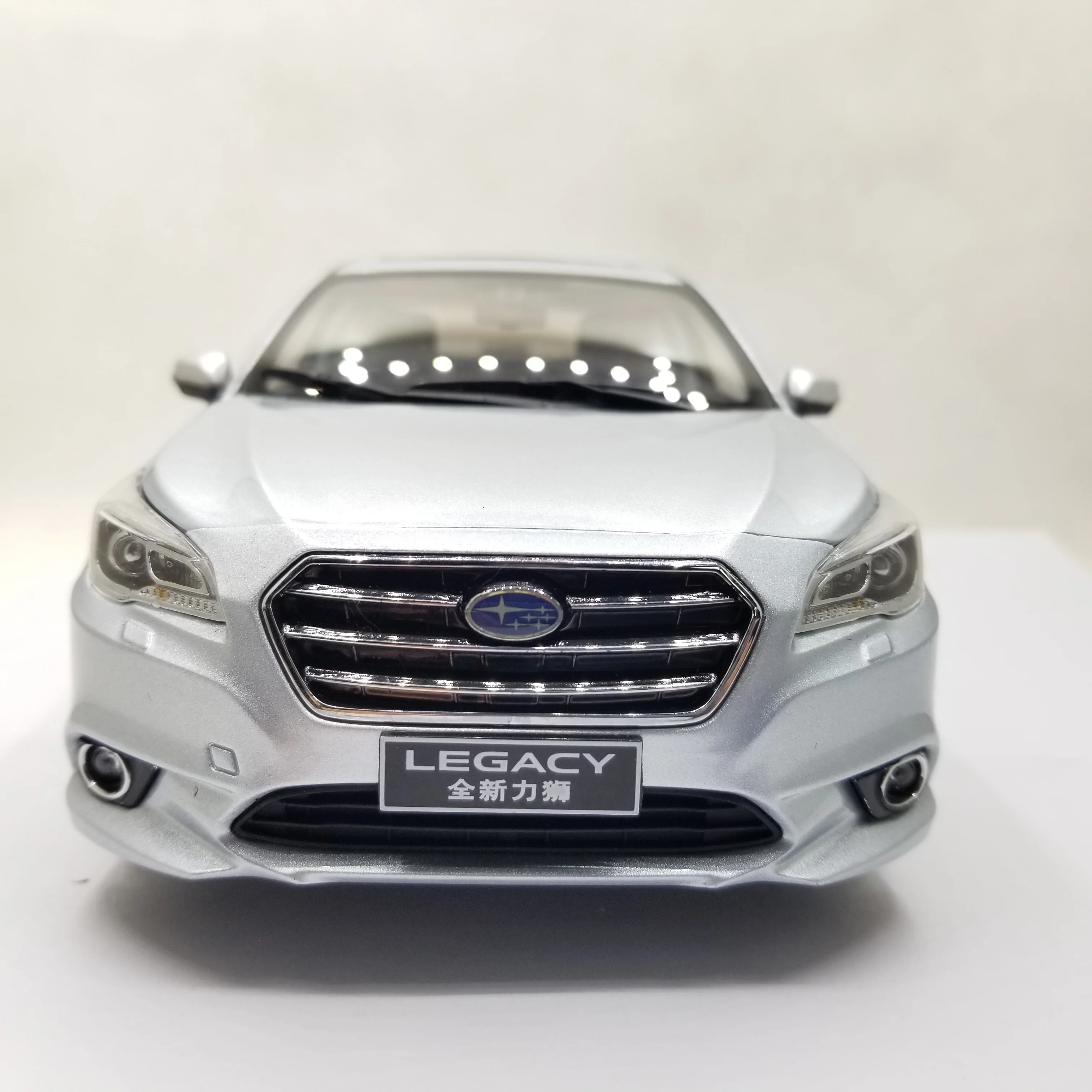 Модель литая в масштабе 1:18 для Subaru Legacy 2017 Sport Sedan игрушечная машинка из сплава