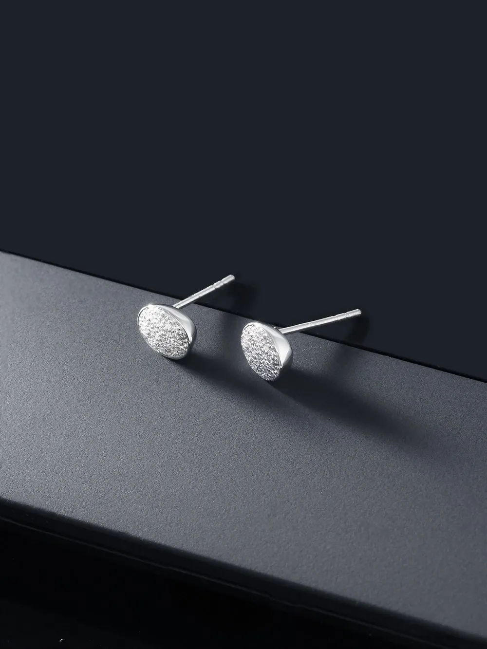Женские серьги-пусеты GemStoneKing круглые однотонные серьги из натурального белого