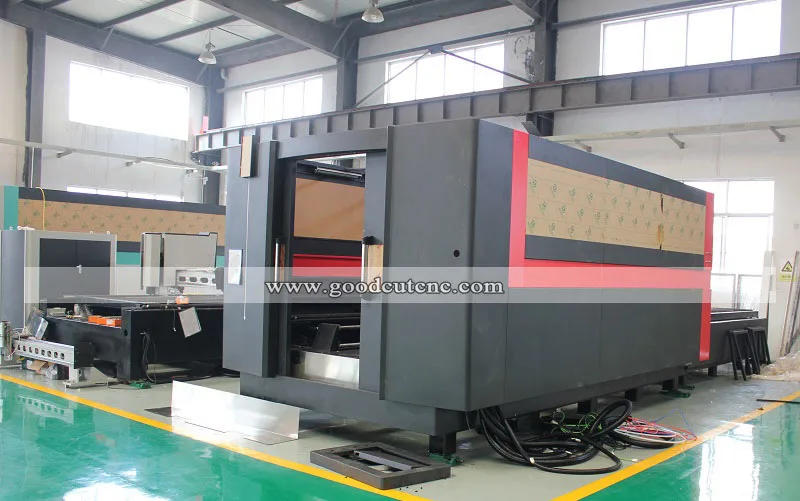 

Full Enclosed Protective 2000w fiber laser machine cutting sheet metal 5mm