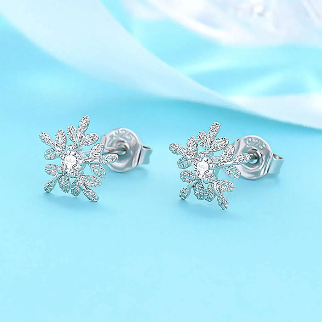 

Snowflake Earrings Women Girls Delicate Tiny Fashion Ear Studs for Christmas Party Engagement Anniversary Jewelry Gifts